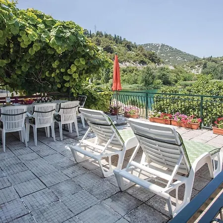 Bacina *xliv * * Ploce (Dubrovnik-Neretva)